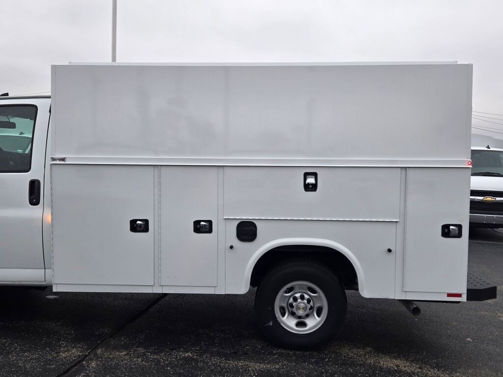 2025 CHEVROLET EXPRESS - Image 13