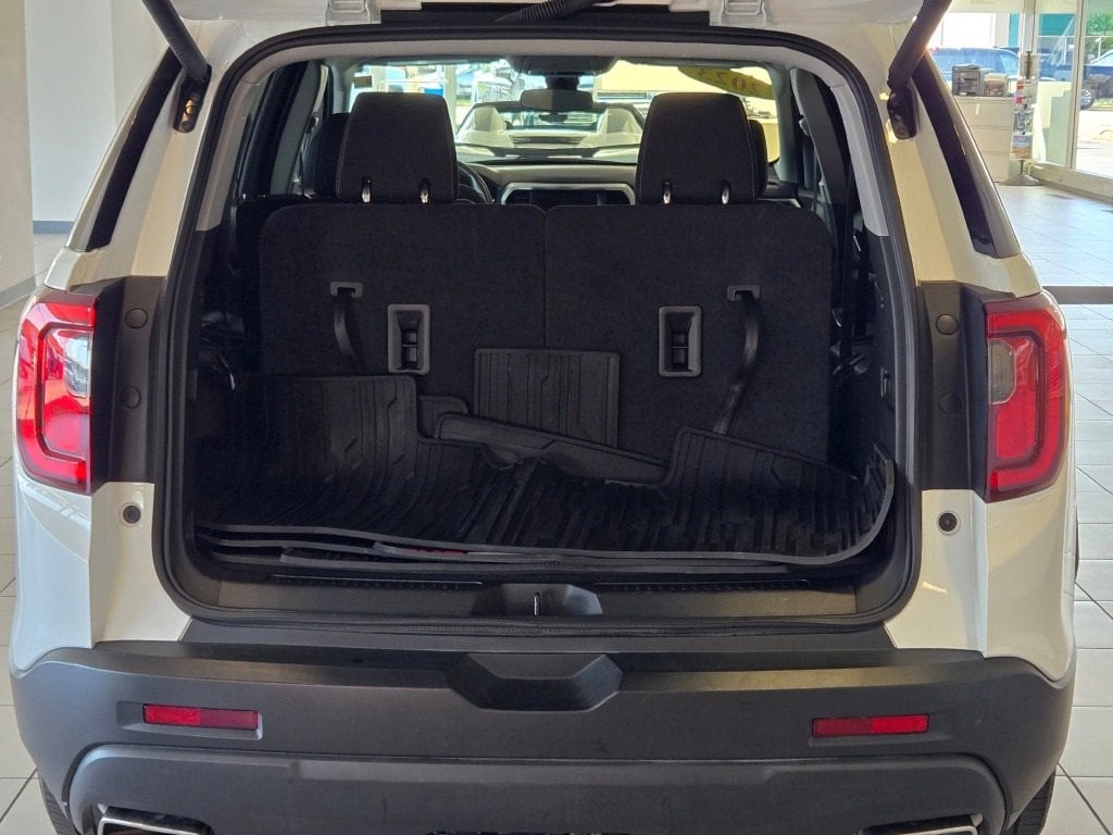 2023 GMC ACADIA - Image 13