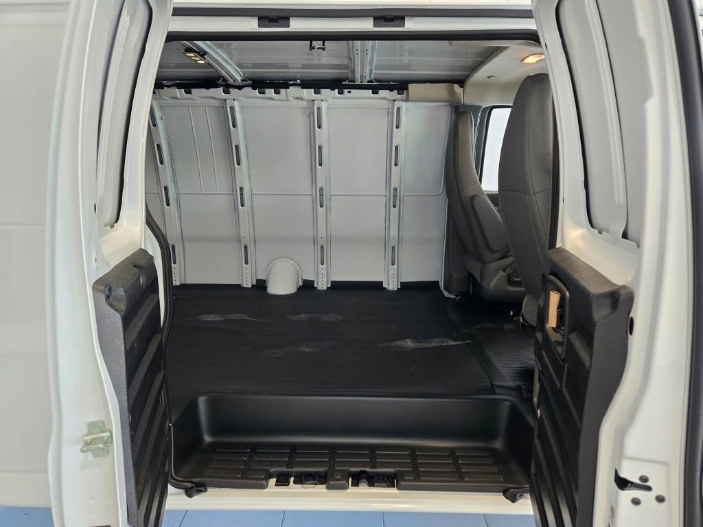 2026 Chevrolet Express Cargo Work Van - Photo 7
