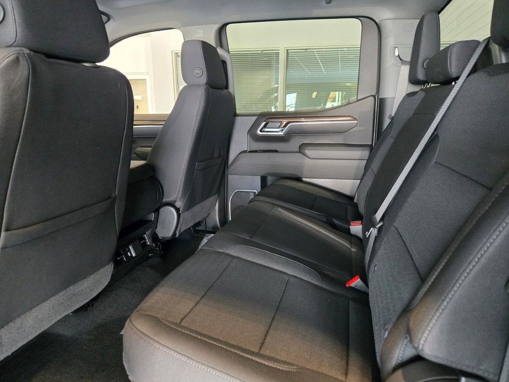 2026 CHEVROLET SILVERADO - Image 13