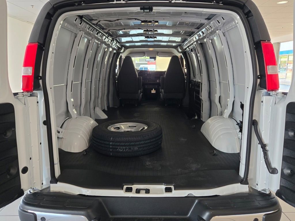 2026 Chevrolet Express Cargo Work Van - Photo 10