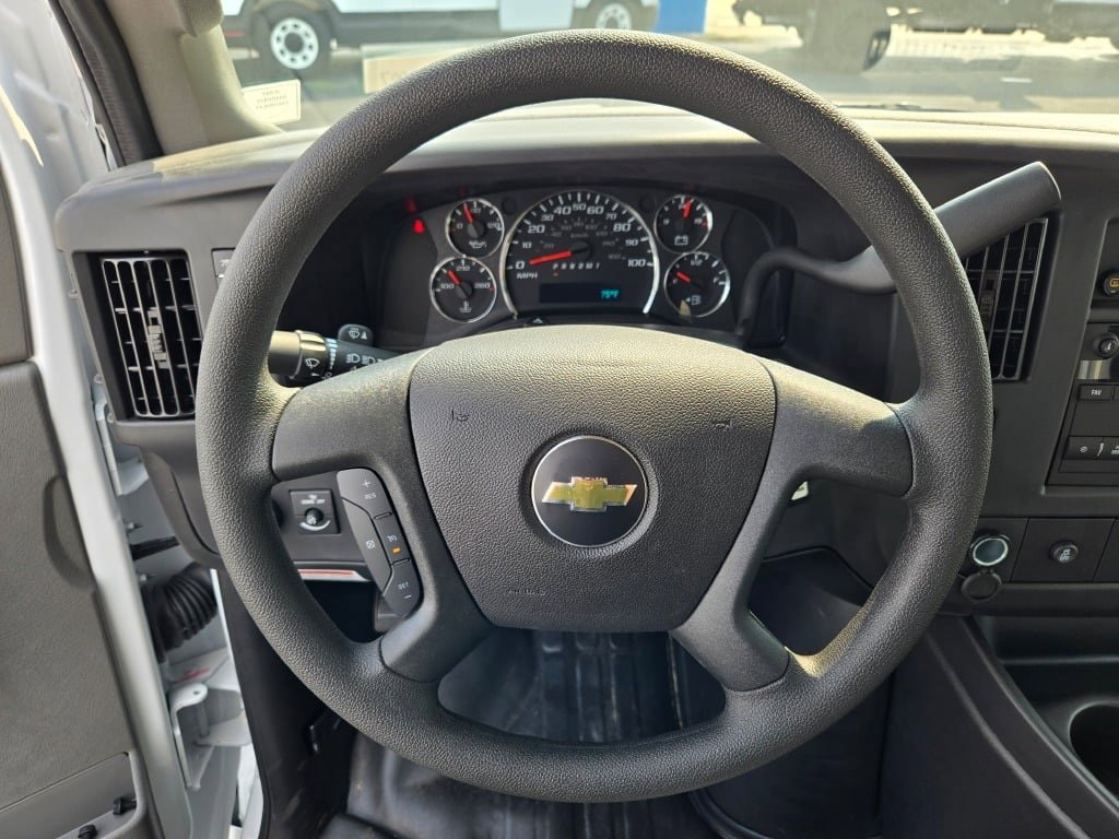 2025 CHEVROLET EXPRESS - Image 25