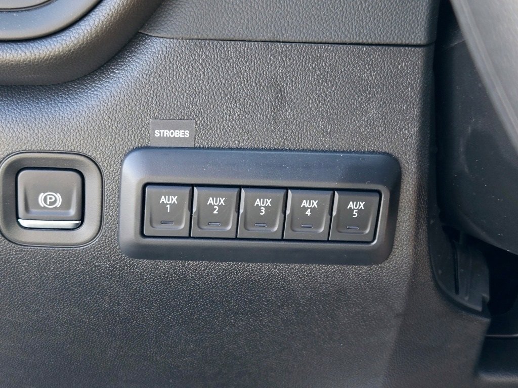 2024 CHEVROLET SILVERADO HD - Image 31