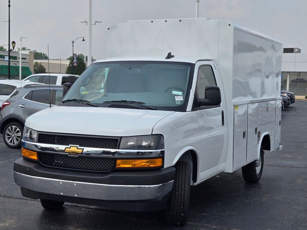 2025 CHEVROLET EXPRESS - Image 3