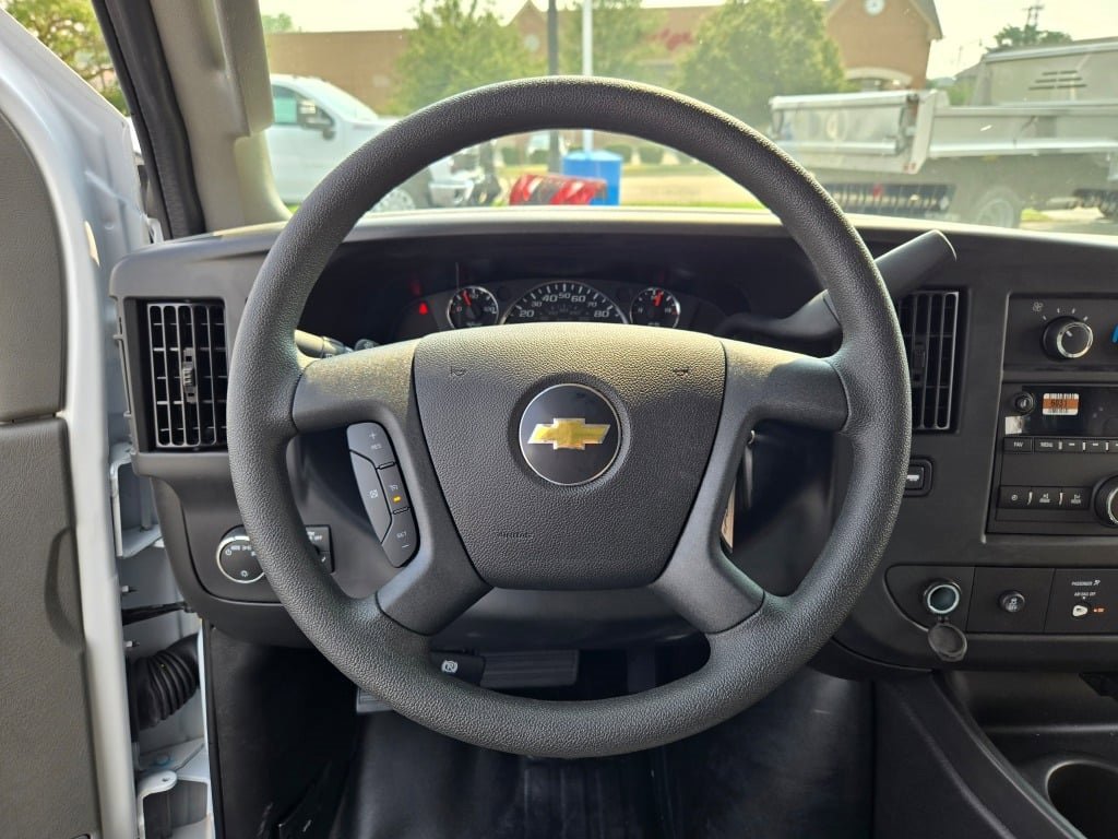 2025 CHEVROLET EXPRESS - Image 24