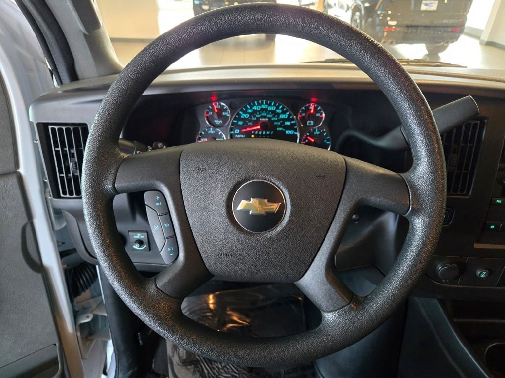 2024 CHEVROLET EXPRESS - Image 25