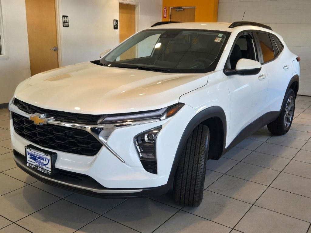 Used 2025 Chevrolet Trax LT SUV