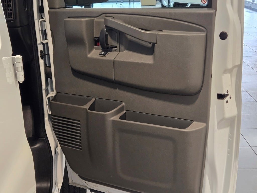 2023 GMC SAVANA - Image 5