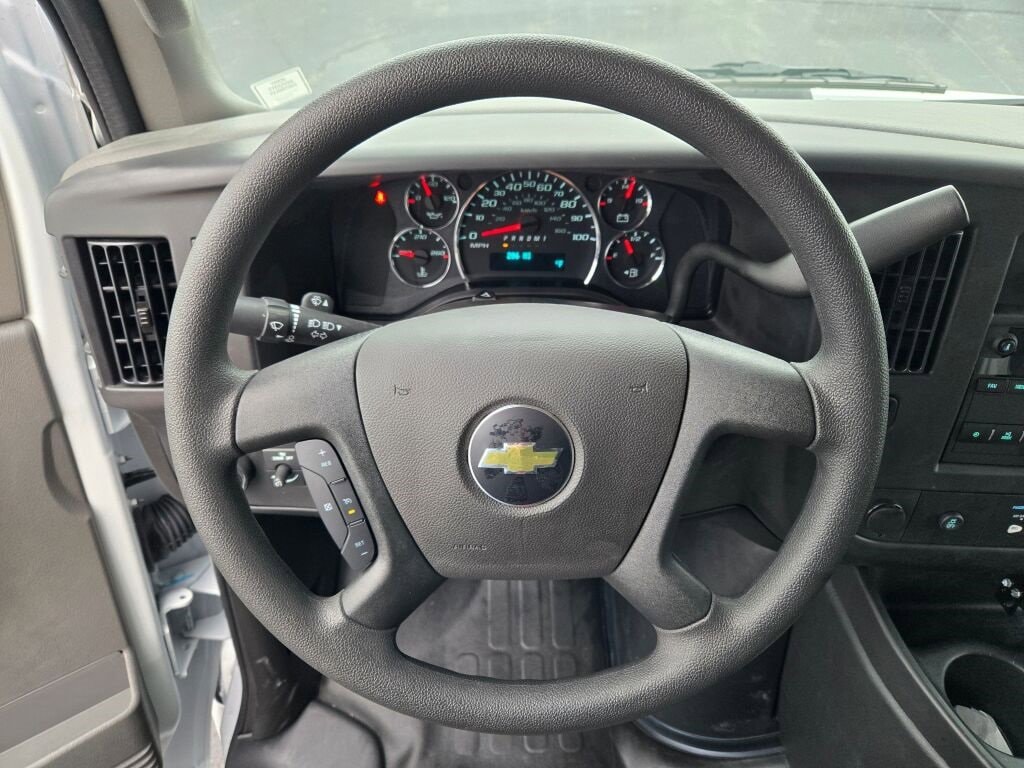2025 CHEVROLET EXPRESS - Image 24