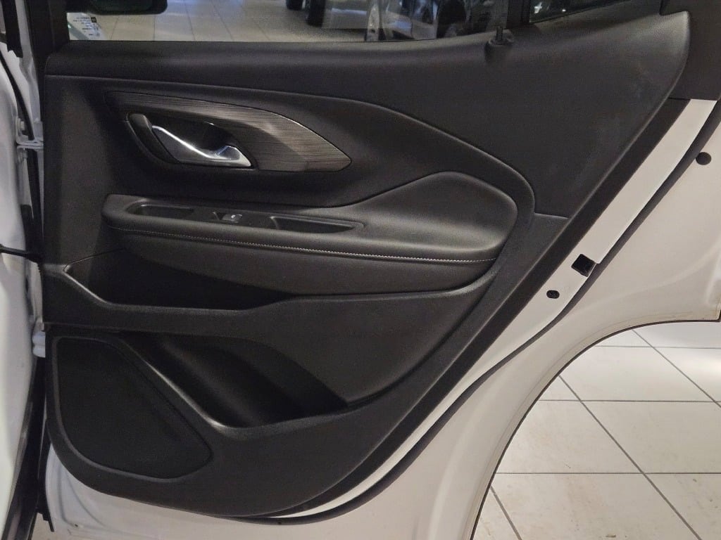 2023 GMC TERRAIN - Image 8