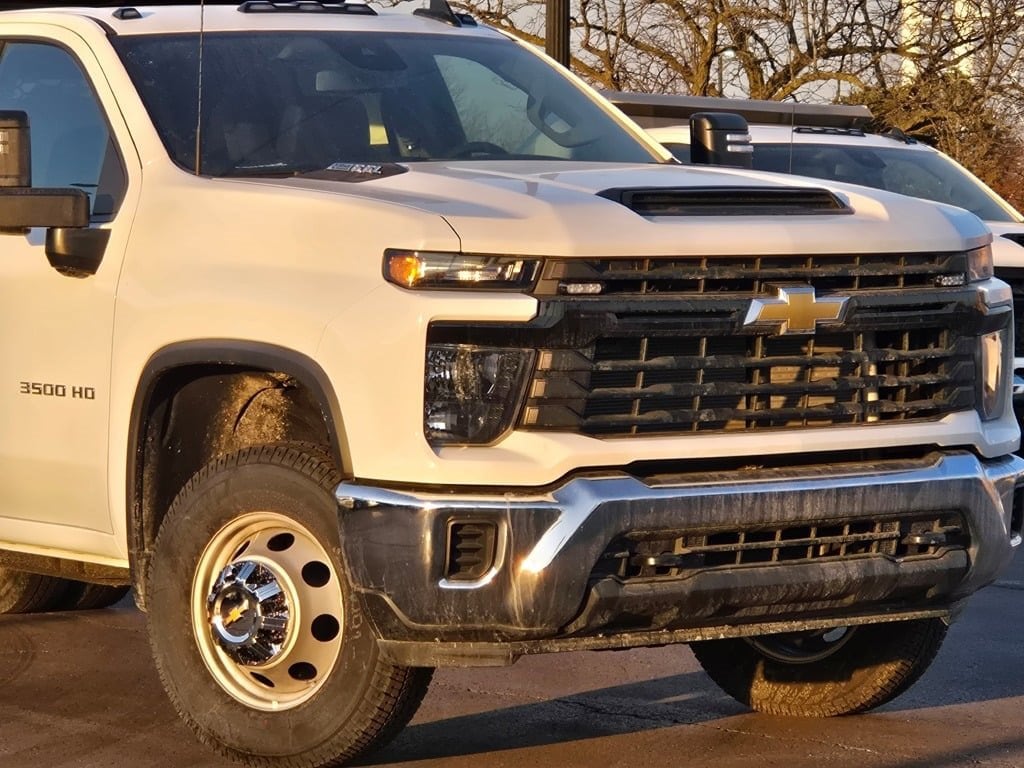 2025 CHEVROLET SILVERADO HD - Image 2