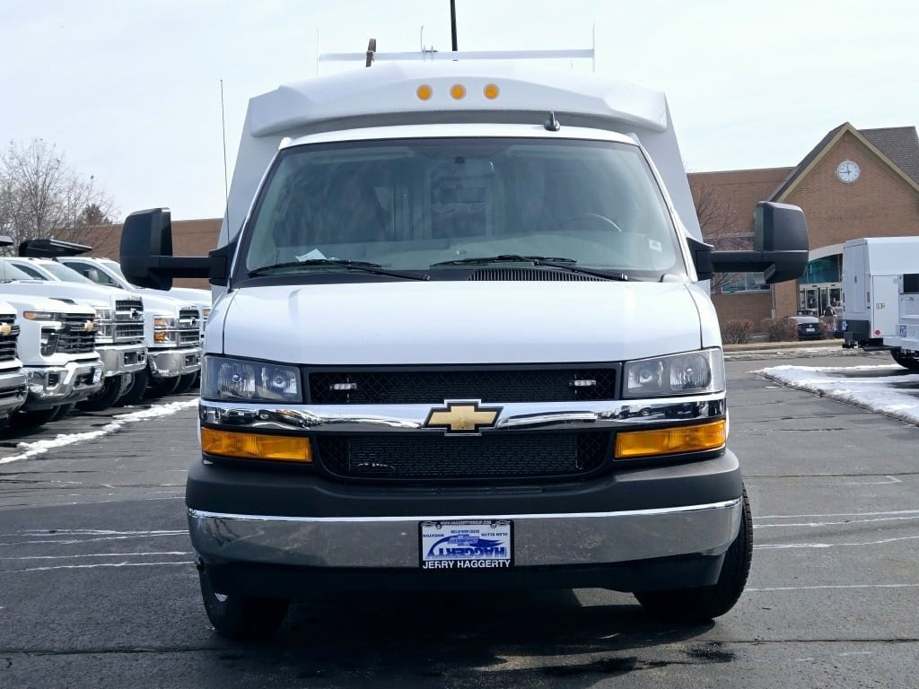2024 CHEVROLET EXPRESS - Image 2