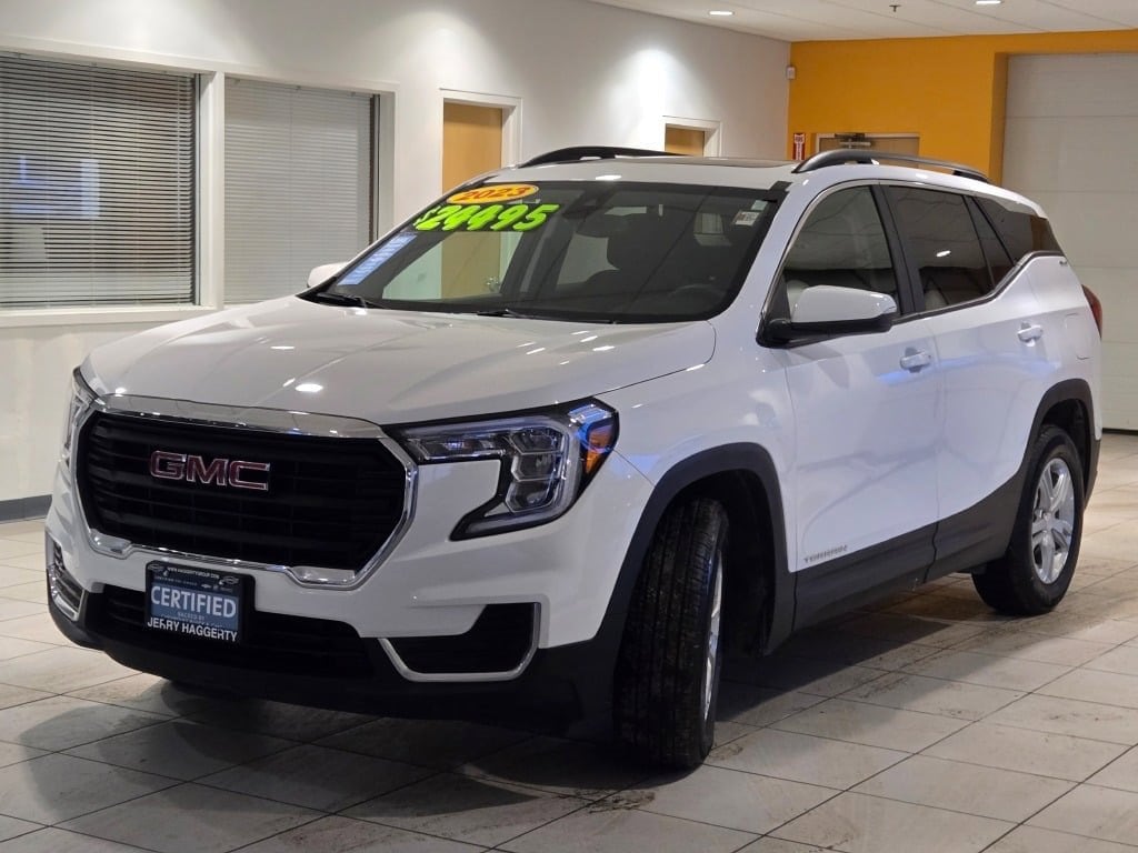 2023 GMC TERRAIN - Image 3