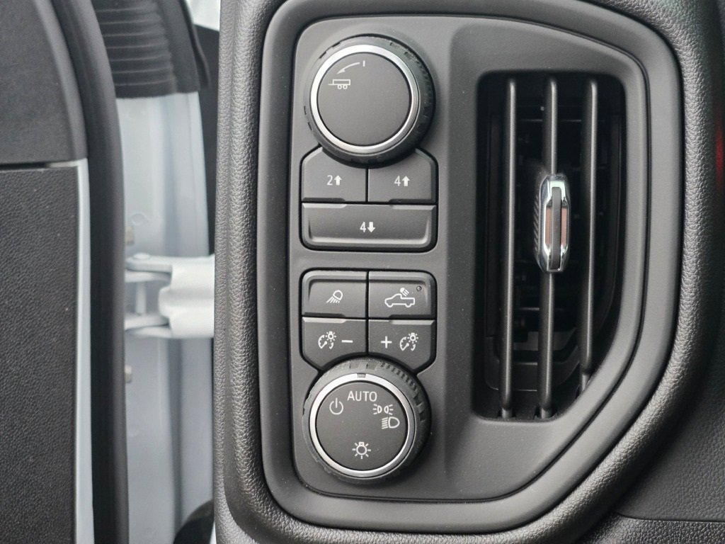 2026 CHEVROLET SILVERADO HD - Image 21