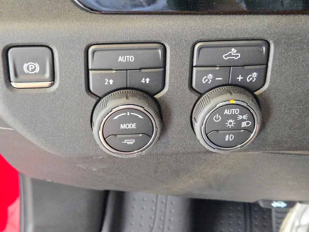 2025 CHEVROLET SILVERADO - Image 29