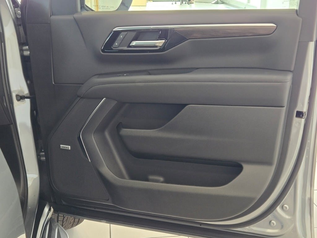 2026 Chevrolet Tahoe LT photo 3