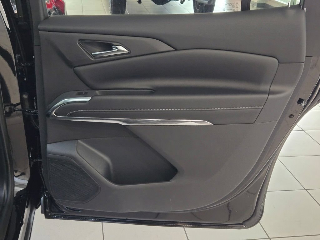 2027 Chevrolet Traverse LT - Photo 8