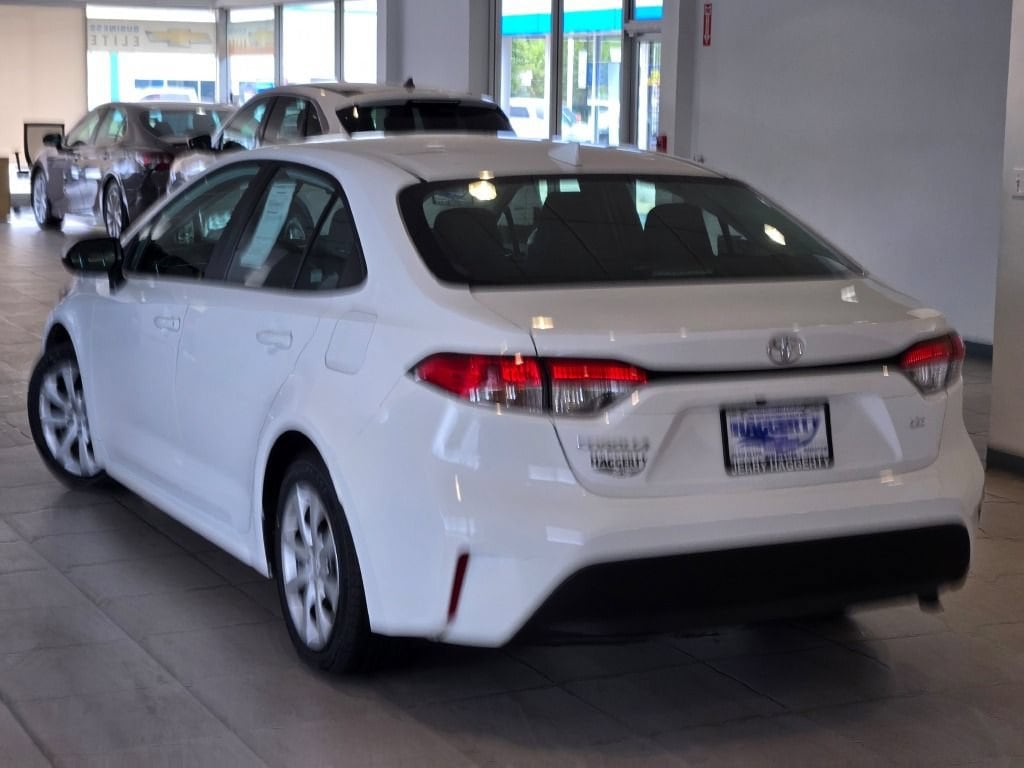2025 Toyota Corolla LE - Photo 11