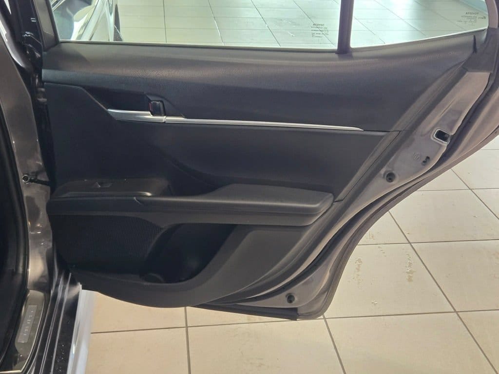 2024 Toyota Camry SE - Photo 9
