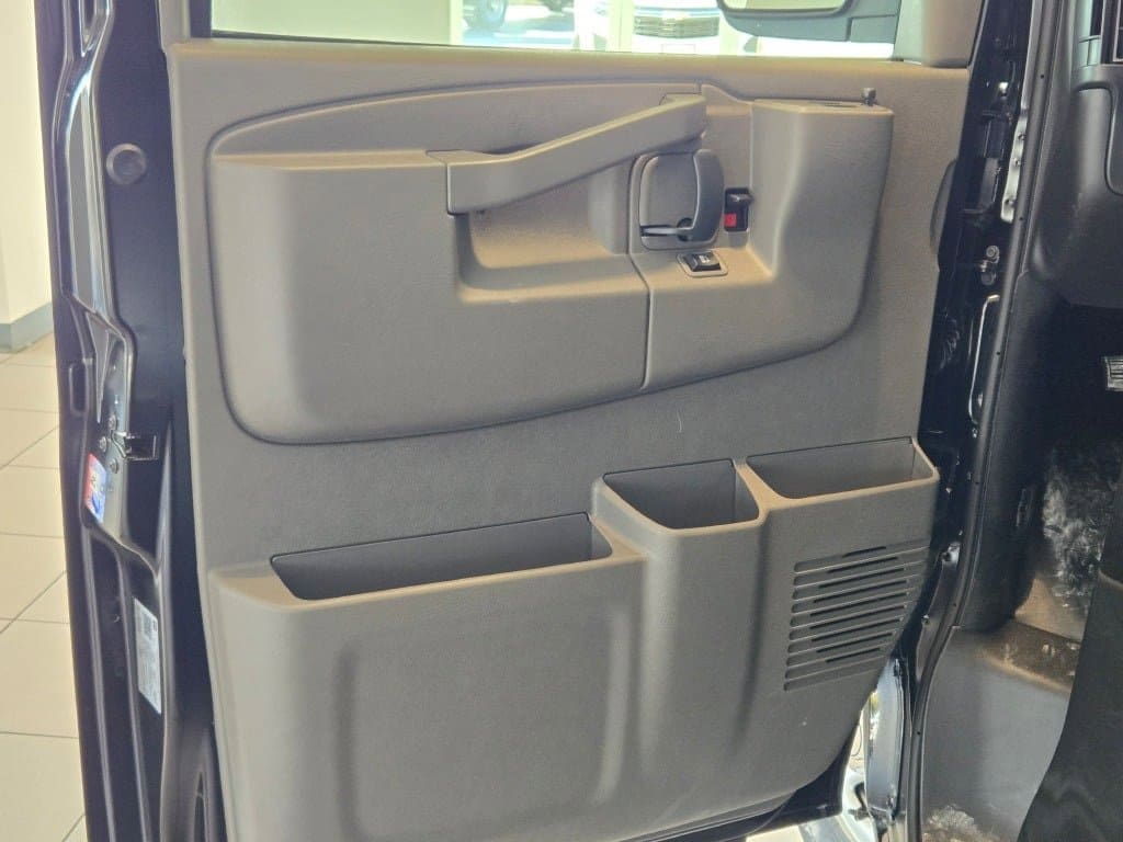 2025 CHEVROLET EXPRESS - Image 12