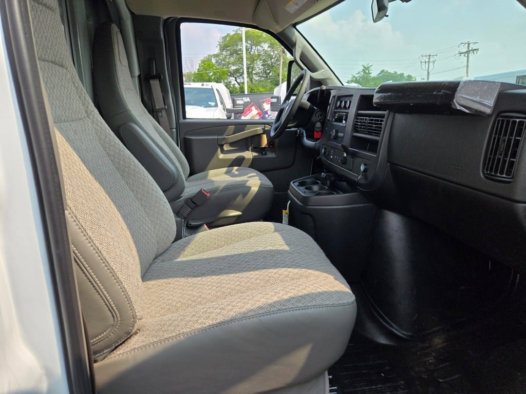 2025 CHEVROLET EXPRESS - Image 5