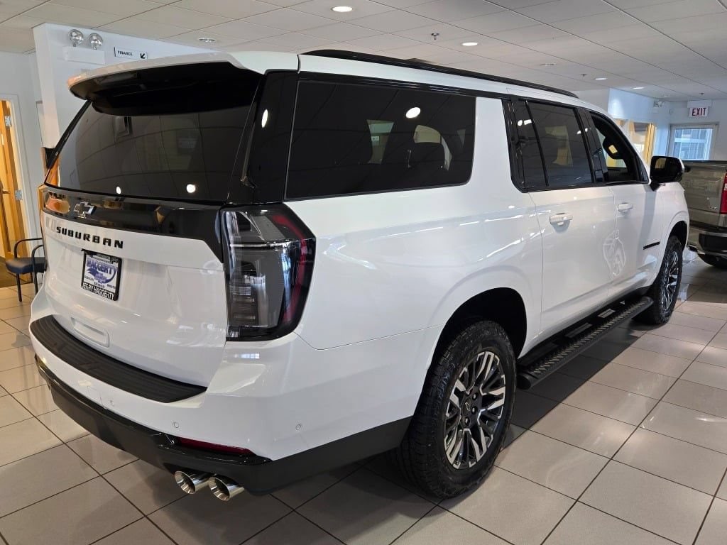 2026 Chevrolet Suburban Z71 - Photo 11