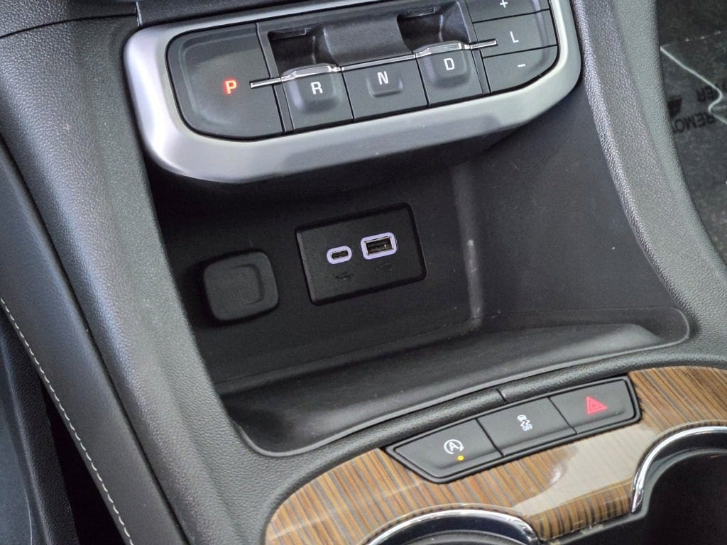 2023 GMC ACADIA - Image 29