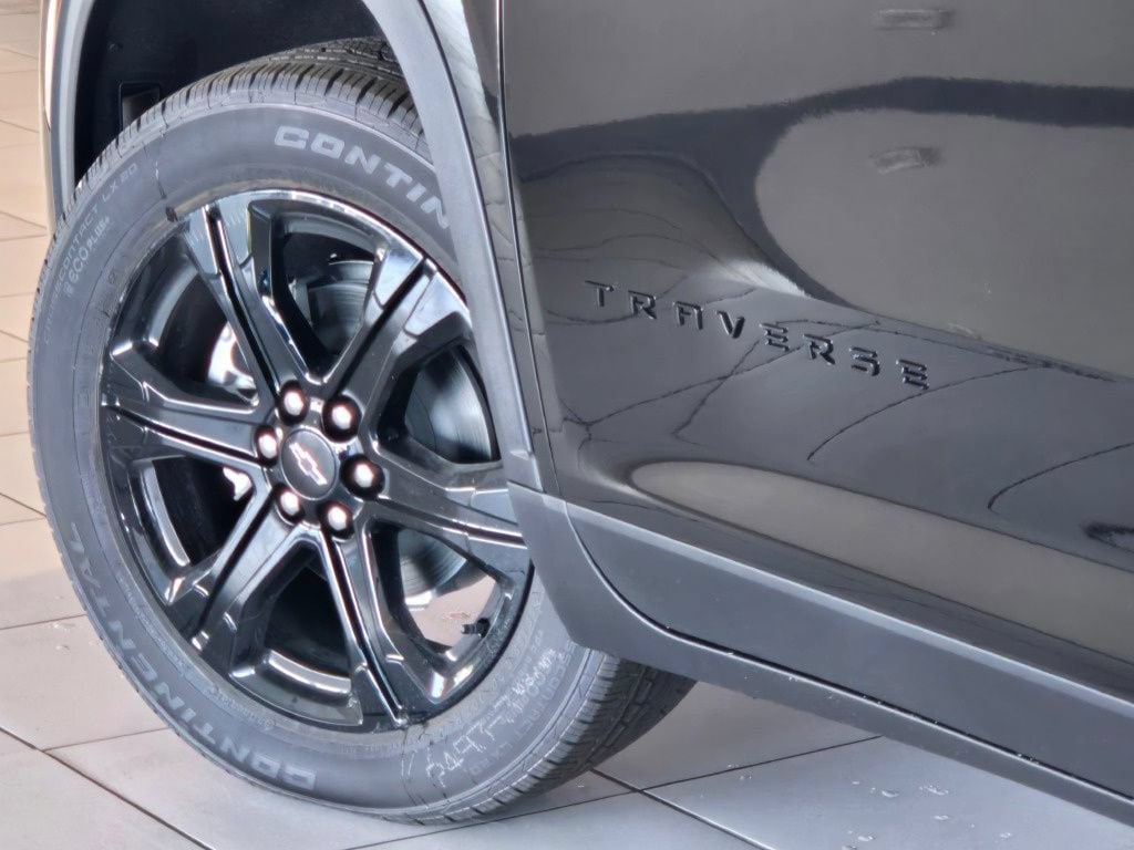 2027 Chevrolet Traverse LT - Photo 17