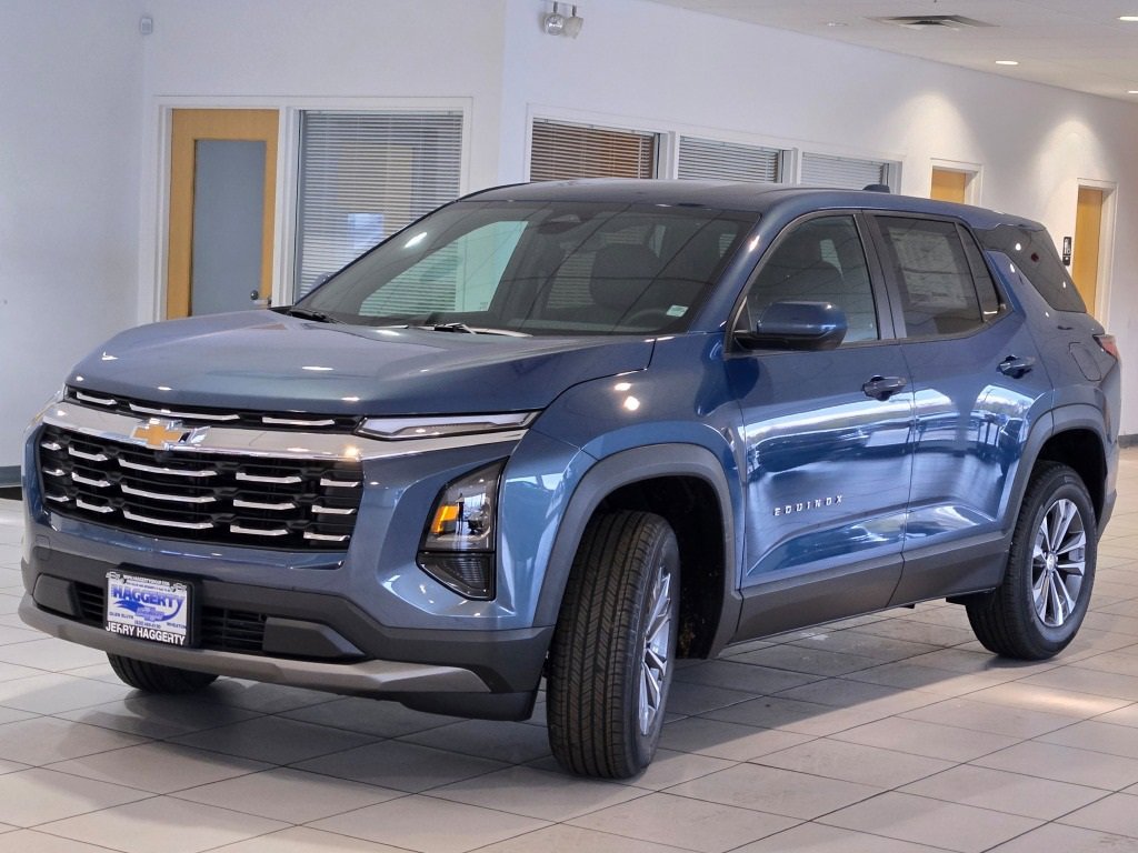 2026 Chevrolet Equinox LT photo 2