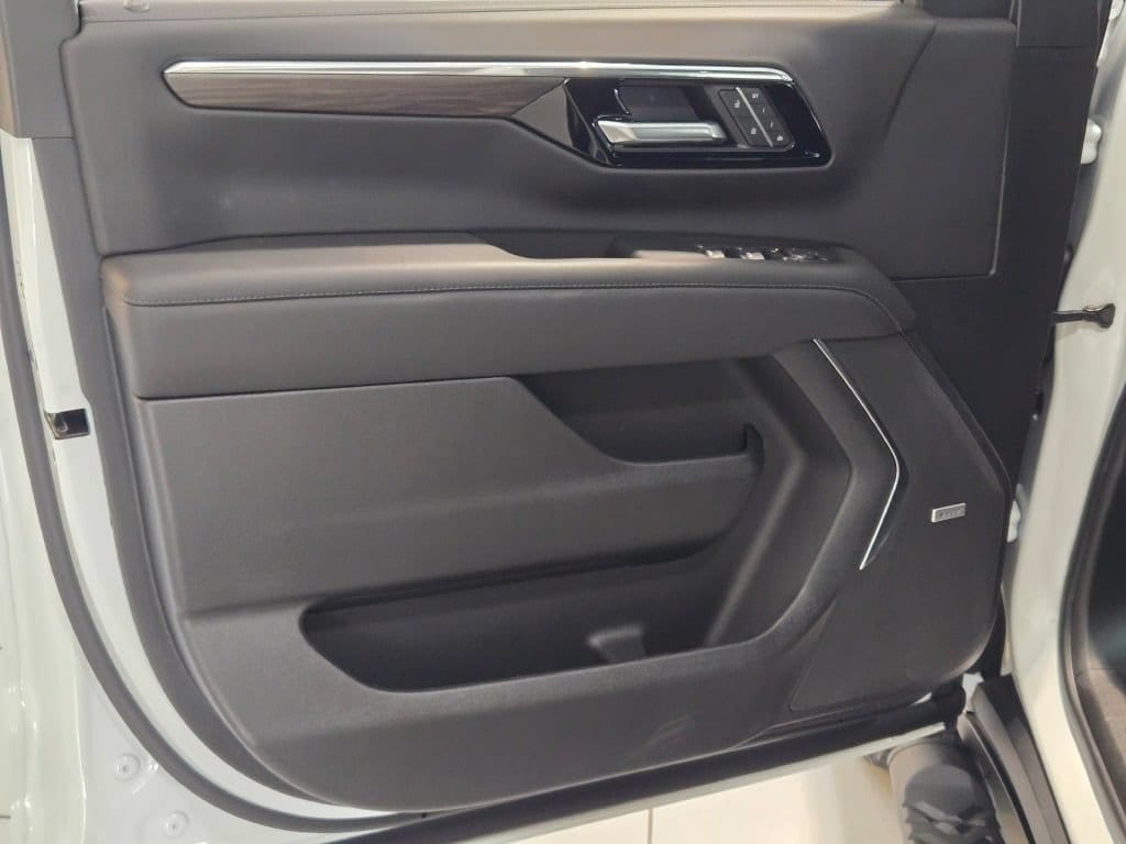 2026 Chevrolet Suburban Z71 - Photo 20