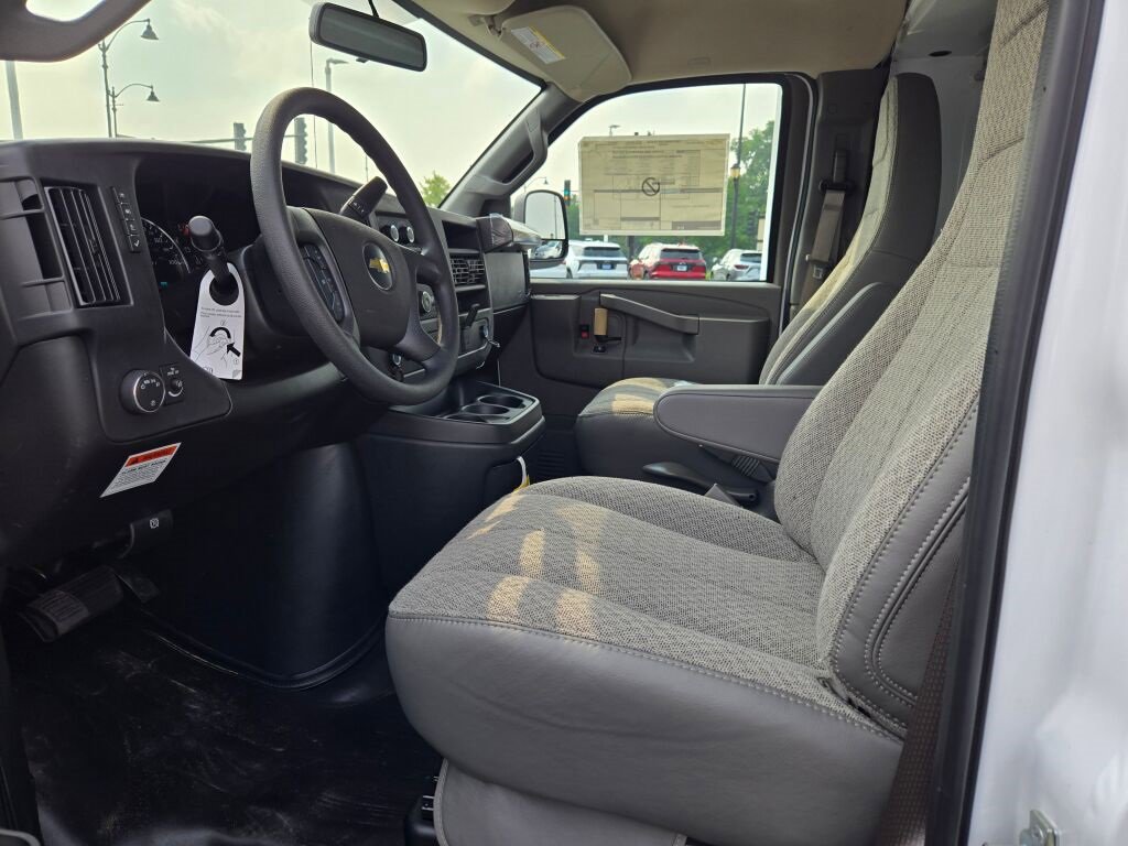 2025 CHEVROLET EXPRESS - Image 17