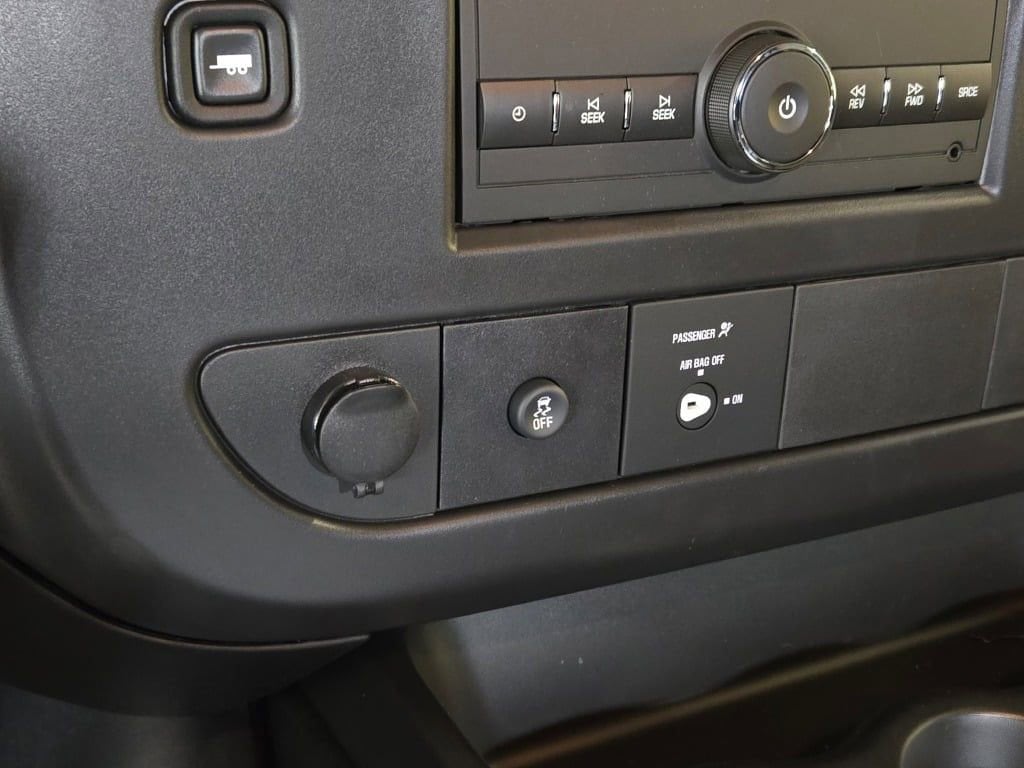 2026 Chevrolet Express Cargo Work Van - Photo 17