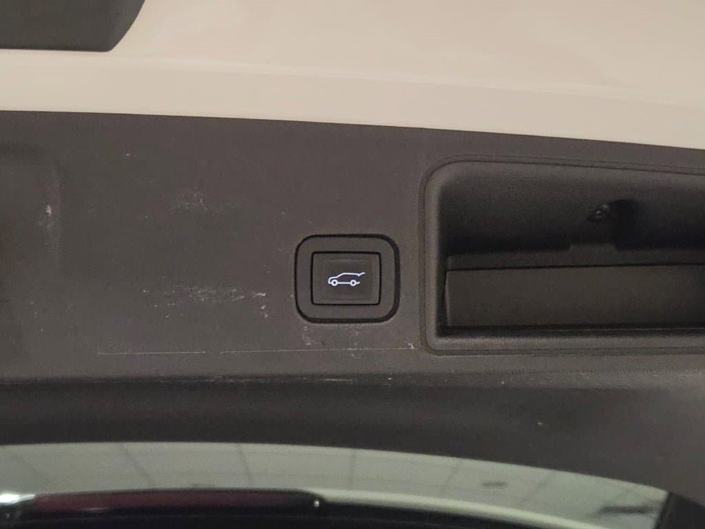 2023 GMC TERRAIN - Image 13