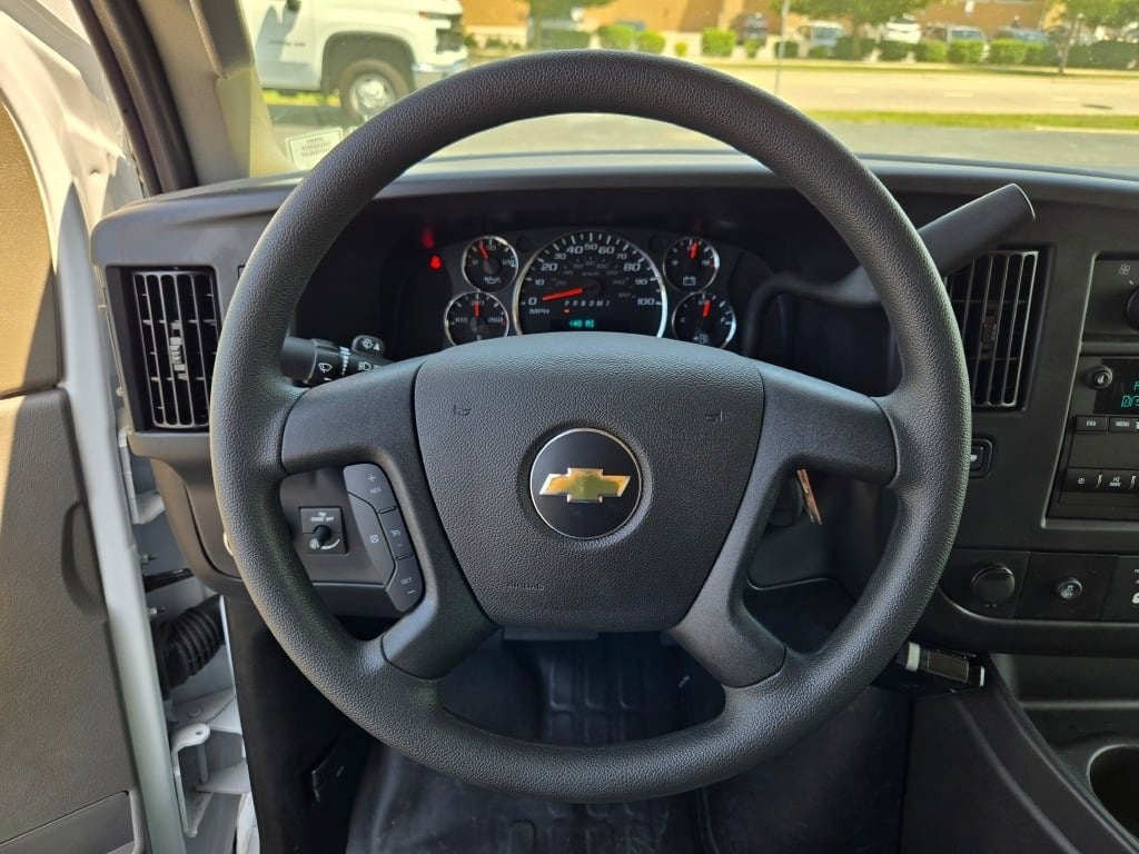 2024 CHEVROLET EXPRESS - Image 25