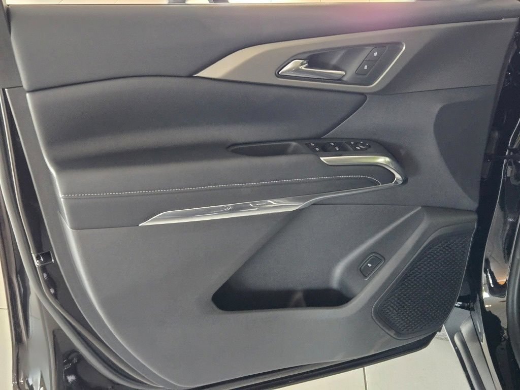 2027 Chevrolet Traverse LT - Photo 21