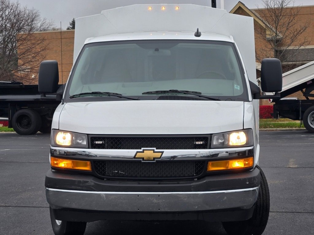 2025 CHEVROLET EXPRESS - Image 2