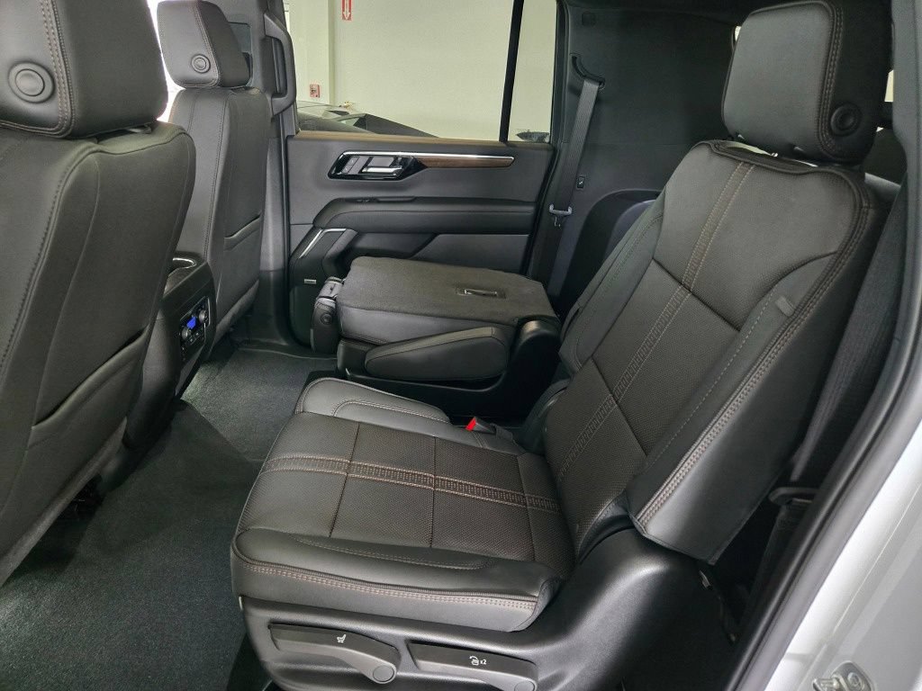 2026 Chevrolet Suburban High Country - Photo 21