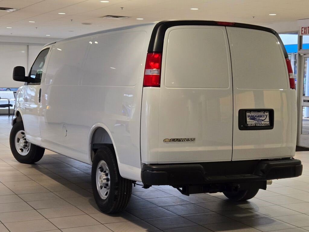 2025 CHEVROLET EXPRESS - Image 11