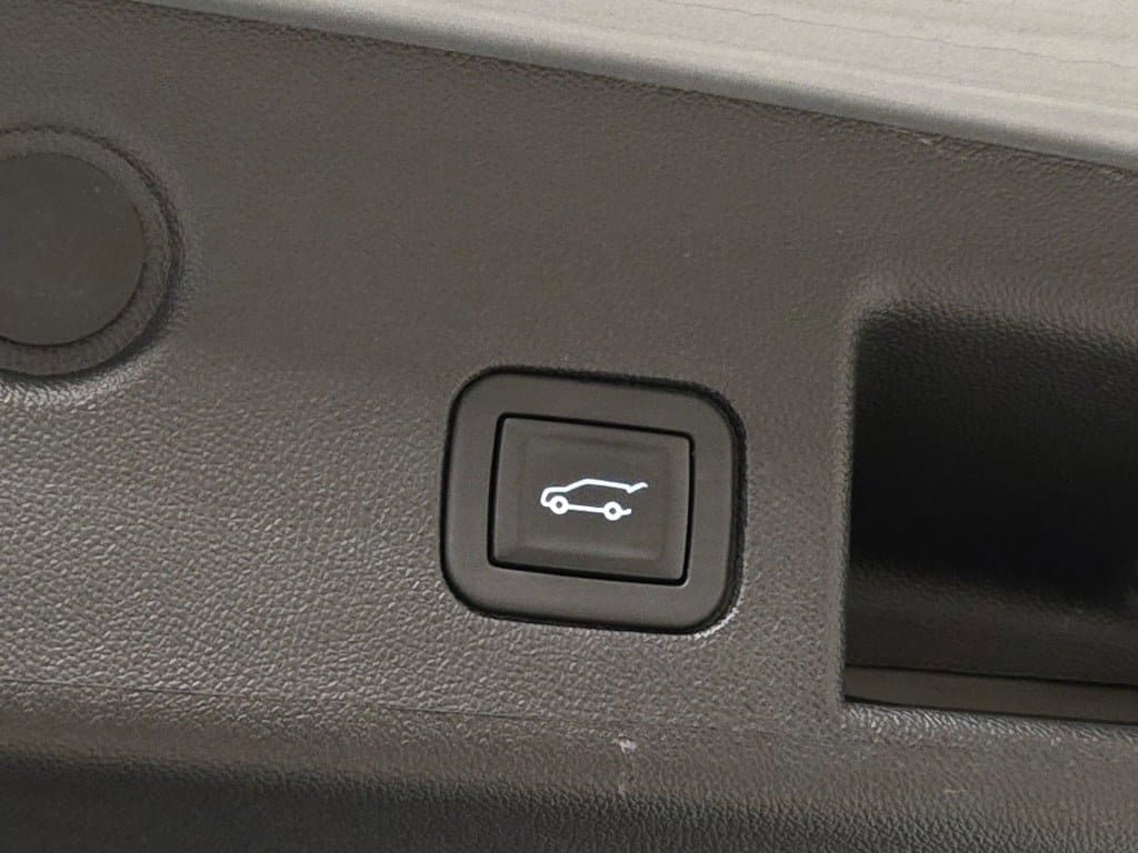 2023 CHEVROLET EQUINOX - Image 12