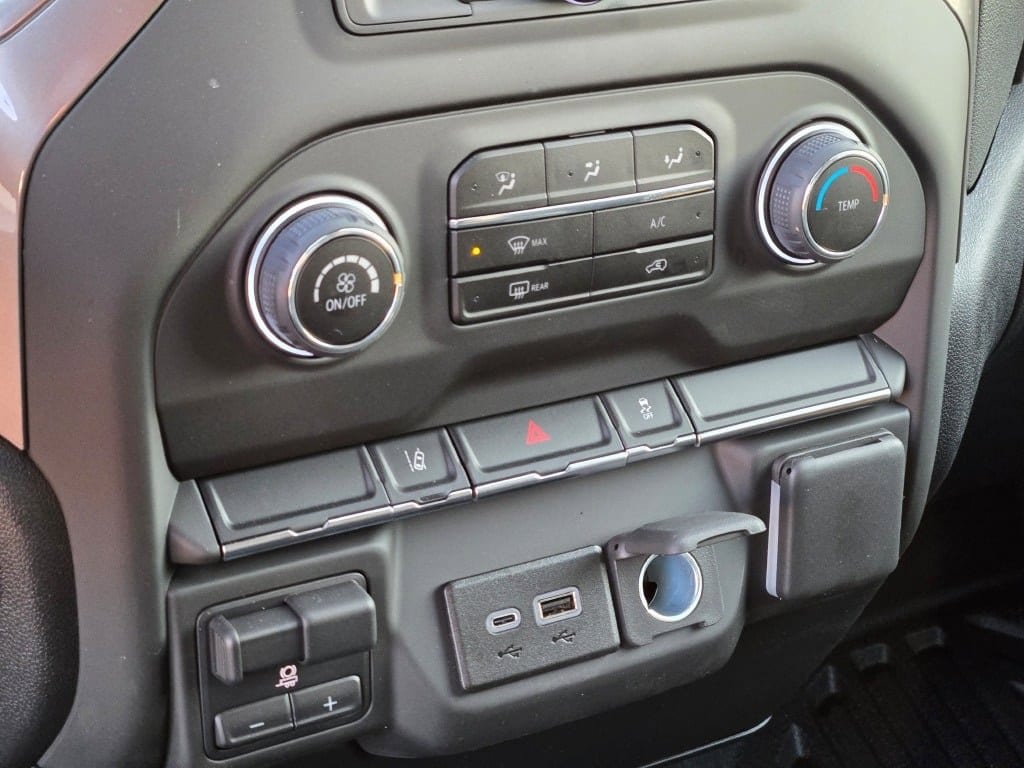 2025 CHEVROLET SILVERADO HD - Image 28