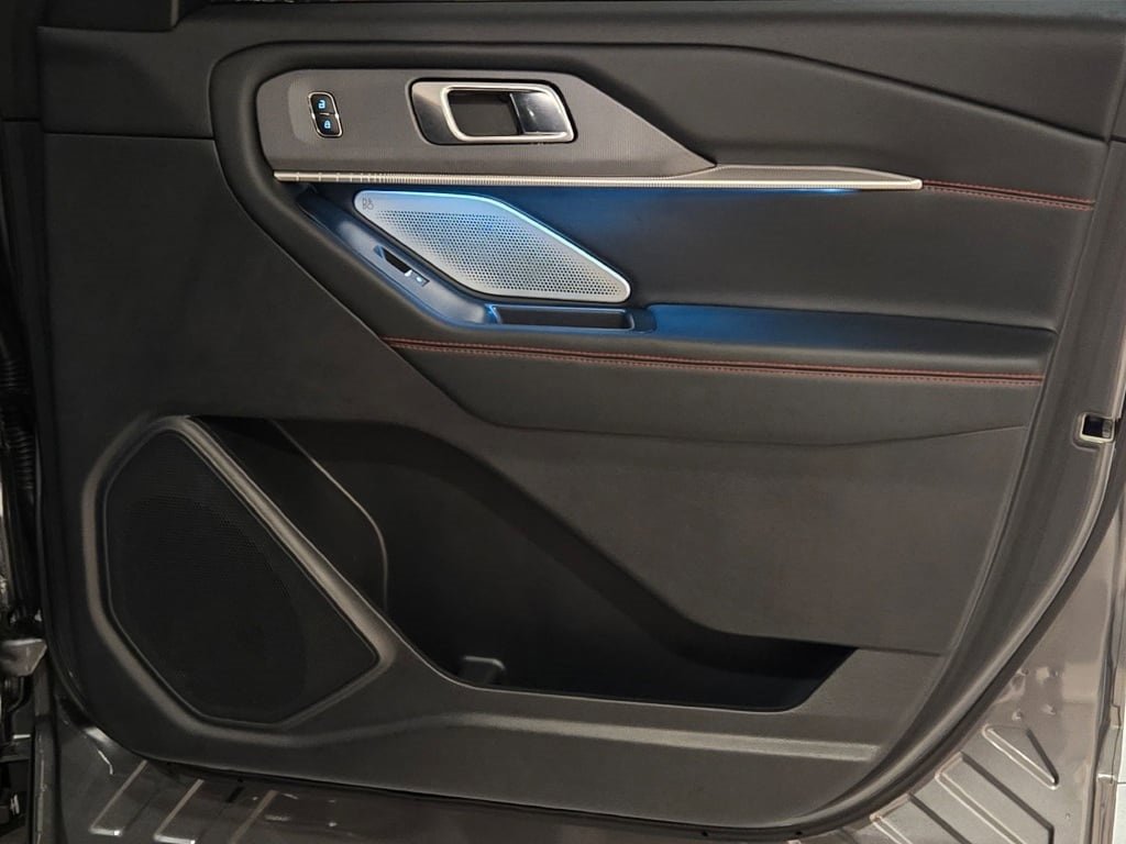 2025 Ford Explorer ST photo 4