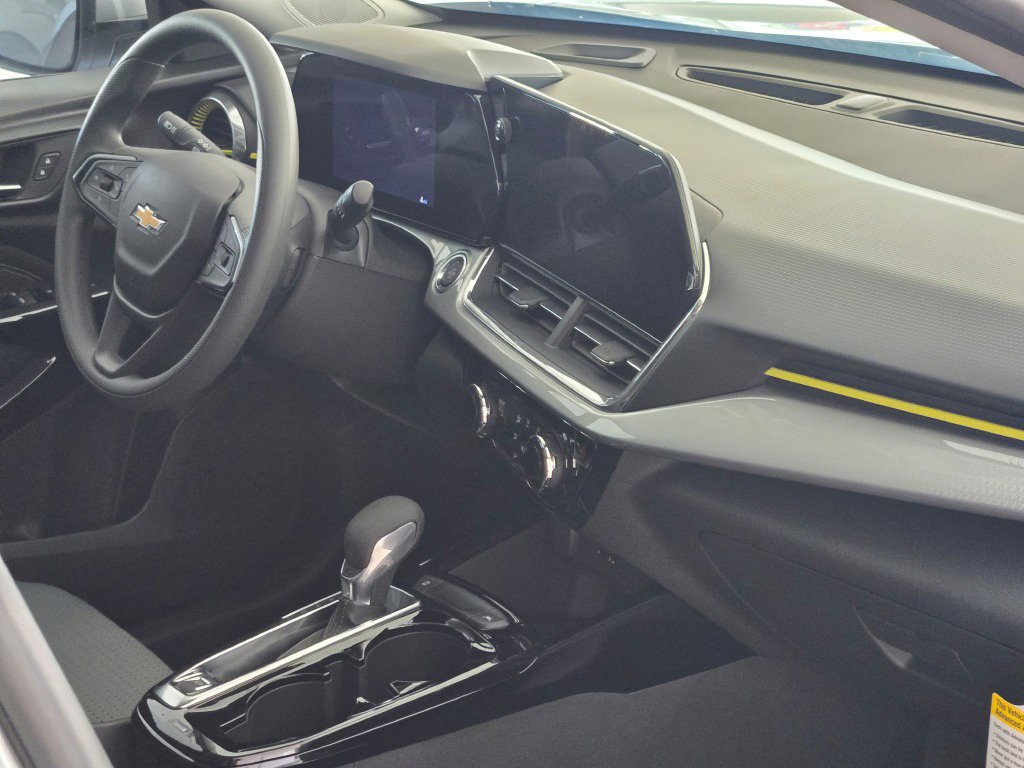 2026 Chevrolet Trax LT - Photo 6