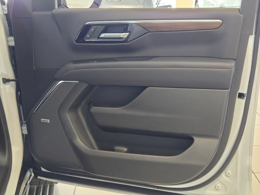 2026 Chevrolet Suburban High Country - Photo 5