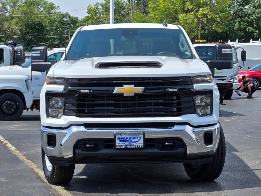 2024 Chevrolet Silverado 2500HD photo 2