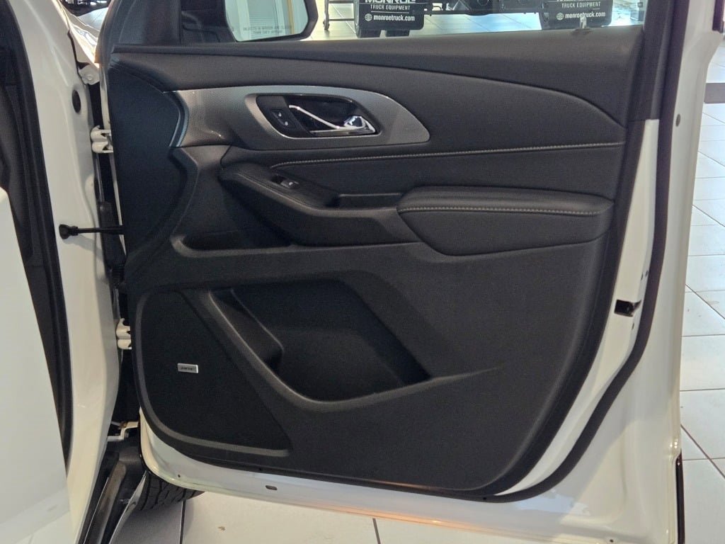2023 Chevrolet Traverse Premier photo 3