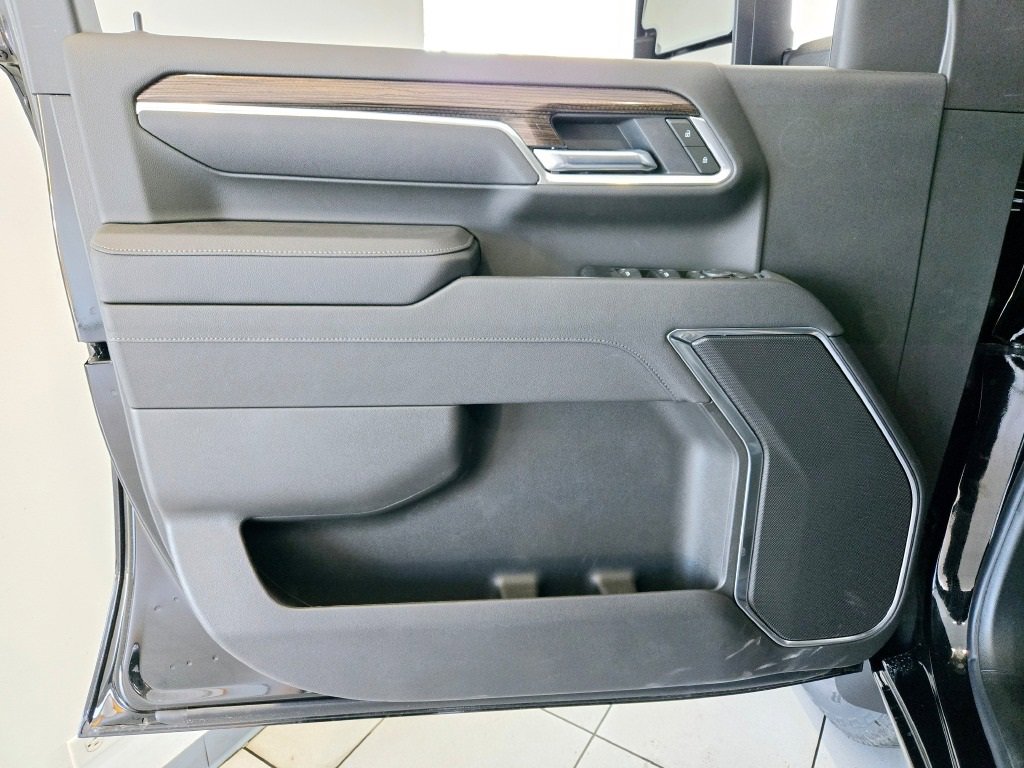 2025 CHEVROLET SILVERADO HD - Image 18