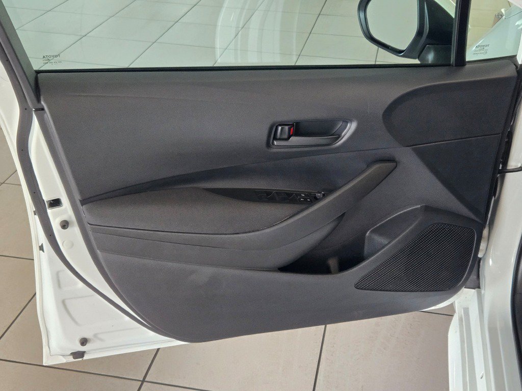2025 Toyota Corolla LE - Photo 16