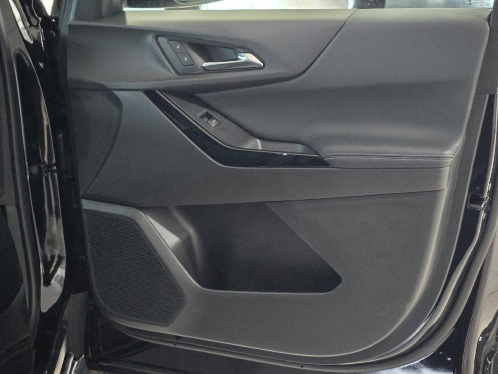 2026 Chevrolet Equinox LT photo 4