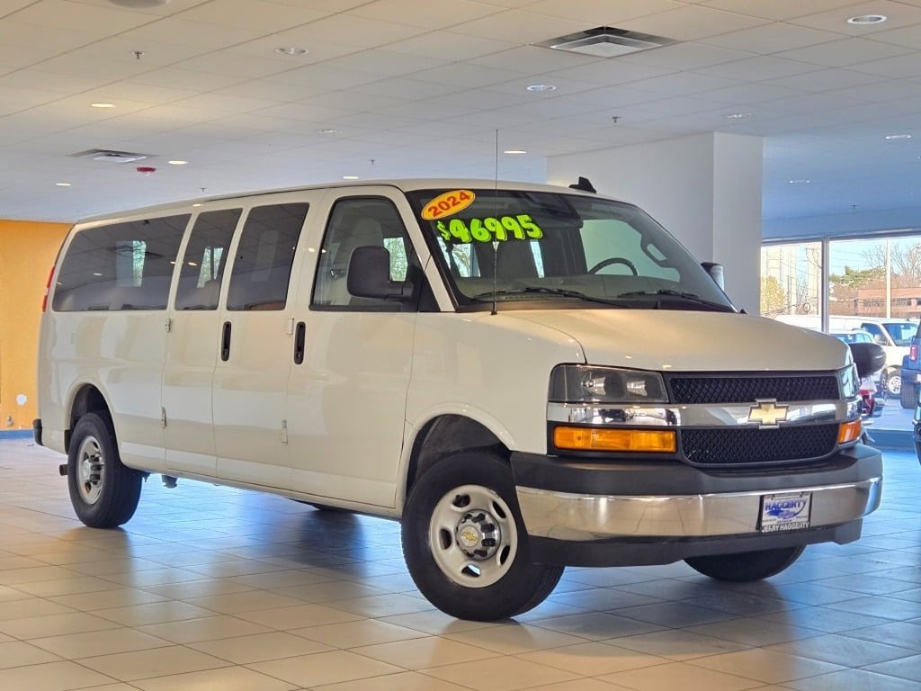 2024 CHEVROLET EXPRESS - Image 4