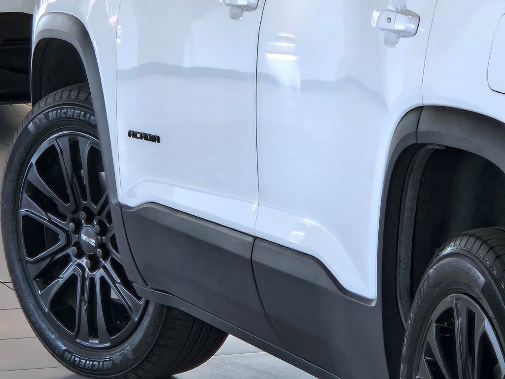 2023 GMC ACADIA - Image 16